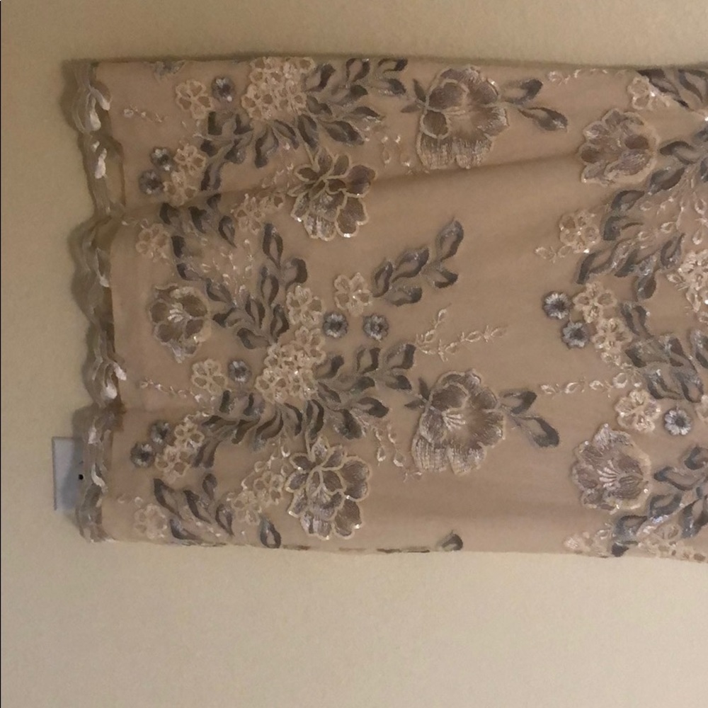 Dress - Picture 5 of 5